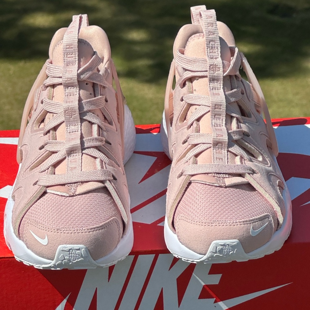 NEW Nike Air Huarache Craft Casual Sneaker - US Size Womens 7 | Mens, Youth 5.5 - Picture 4 of 10